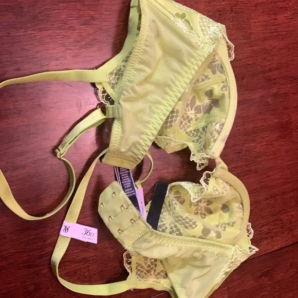 Absolutely stunning salad neon Victoria’s Secret 36D lace sexy bra /sexy unlined